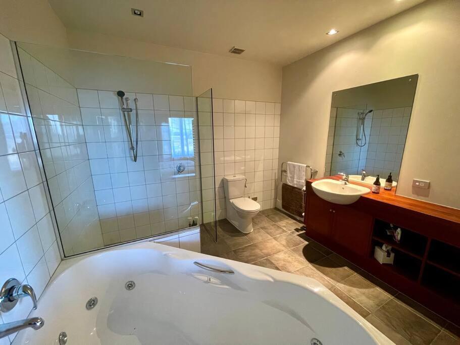 Terrace Downs 2 Bedroom Apartment Windwhistle Bagian luar foto