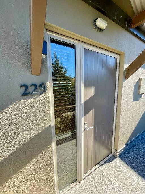 Terrace Downs 2 Bedroom Apartment Windwhistle Bagian luar foto